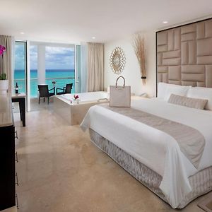 Superior Deluxe Honeymoon Suite Ocean View King Size Bed